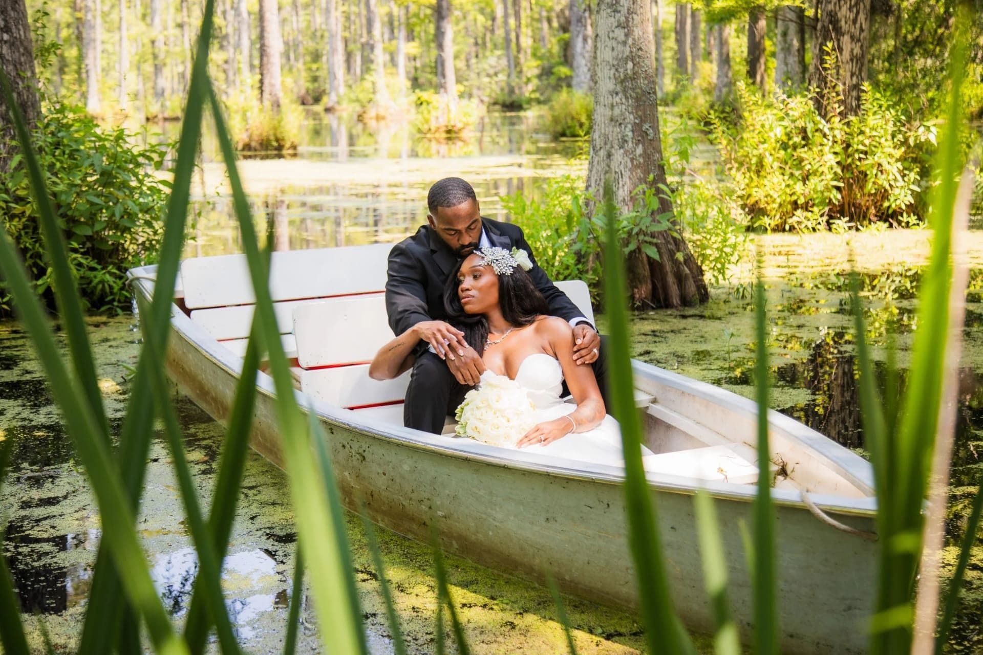 Couple eloping in Charleston, South Carolina at a historic Lowcountry venue — all-inclusive Charleston elopement package by Elopements Inc.