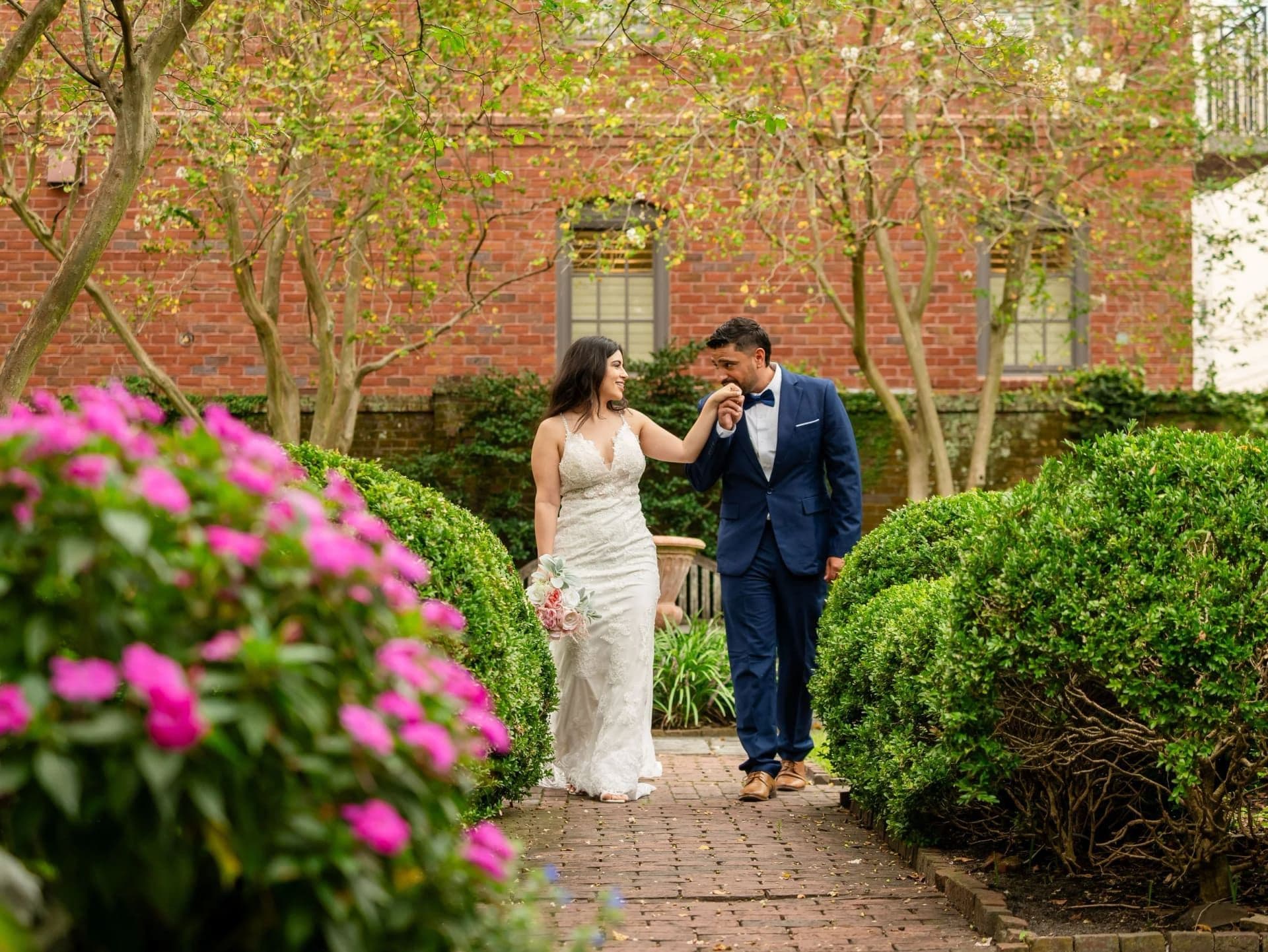 Davenport House elopement photo 7